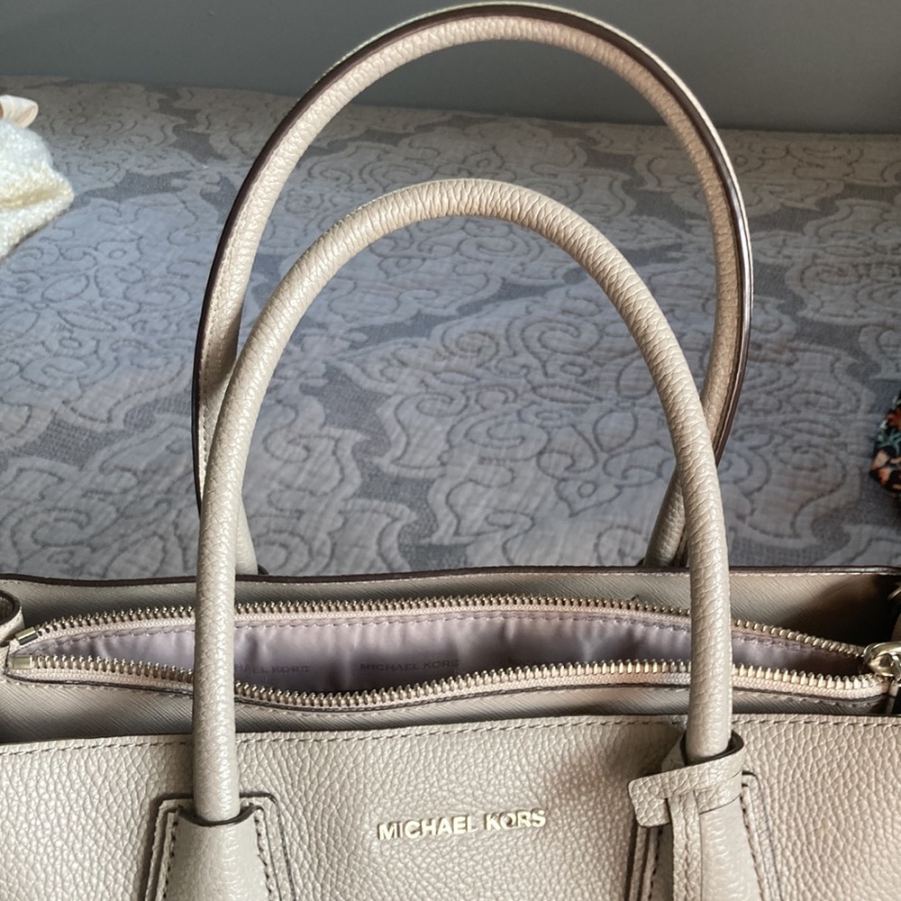 Good used condition Michael Kors large grey mercer accordion tote - Picture 2 of 6